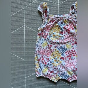 Itsy Big|Baby girl sleeveless bubble Romper in White & colorful ditsy florals•